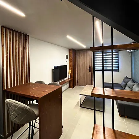 Redwood Suite, Wooden Lejlighed *