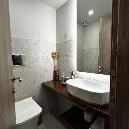 Redwood Suite, Wooden