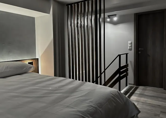 Redwood Suite, Wooden Salonic